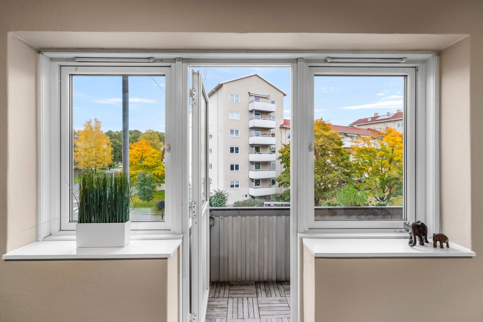 Fra stuen er det utgang til en balkong. Galleribilde