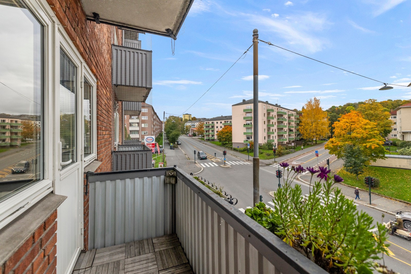 Balkongen er overbygd og er på ca. 3 kvm. Galleribilde