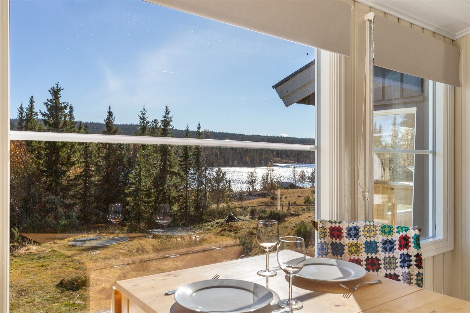 Velkommen til "Skogly", en perle beliggende 803 moh. på nordsiden av Hølervatnet, langs idylliske Sameigevegen i Sør-Aurdal kommune. Fotograf: Ingvild Sveen Joplassen. Galleribilde