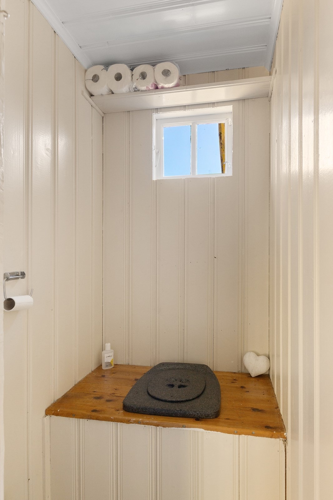 Den trofaste utedoen - et stykke norsk kulturarv med lukt og sjel. Galleribilde