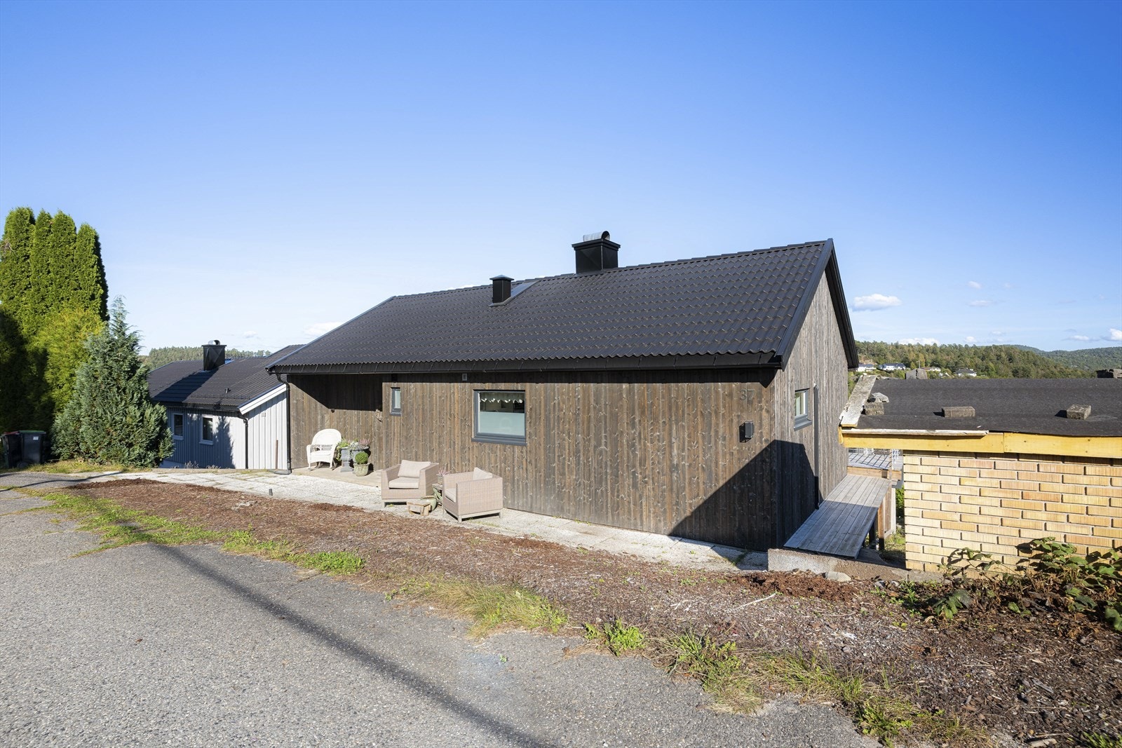 Total utskifting av el-anlegg samt etablert ladeboks for el-bil. Galleribilde