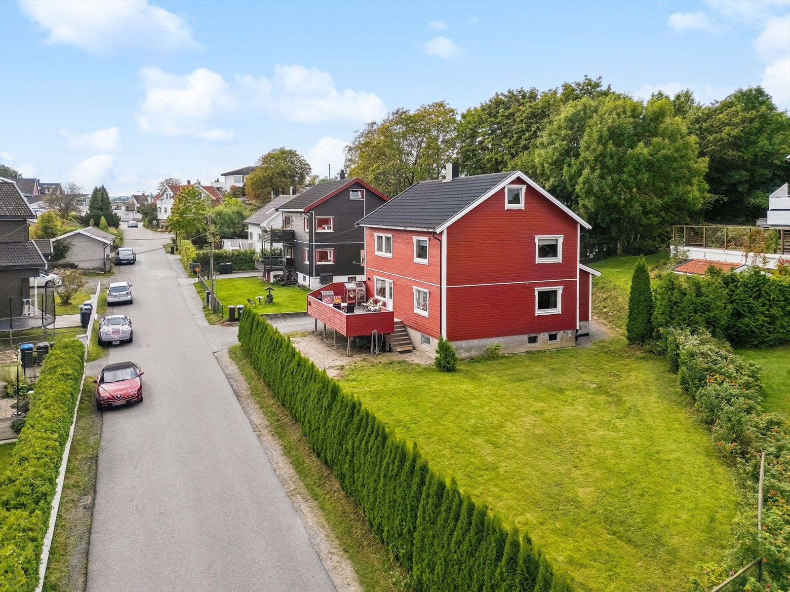 Trosvik har også enkel tilgang til sentrum med butikker, kaféer og servicetilbud, samtidig som det gir en tilbaketrukket og familievennlig atmosfære. Galleribilde