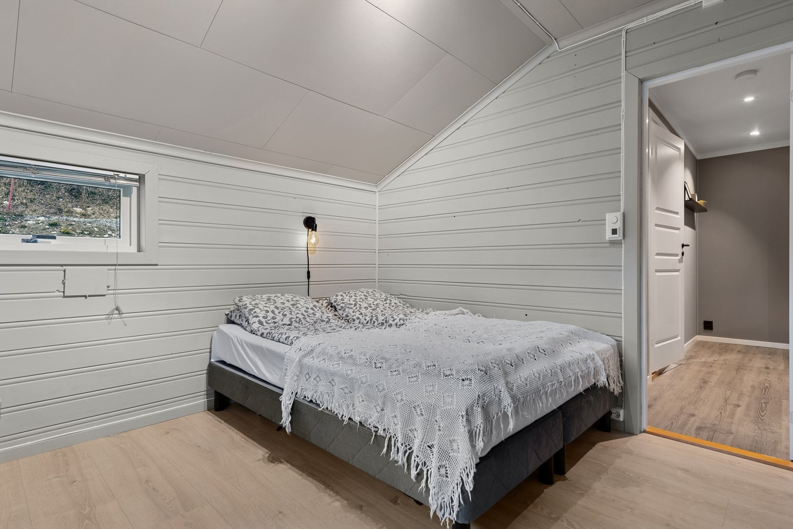 Soverommene er godt fordelt mellom boligens første- og andre etasje. Galleribilde