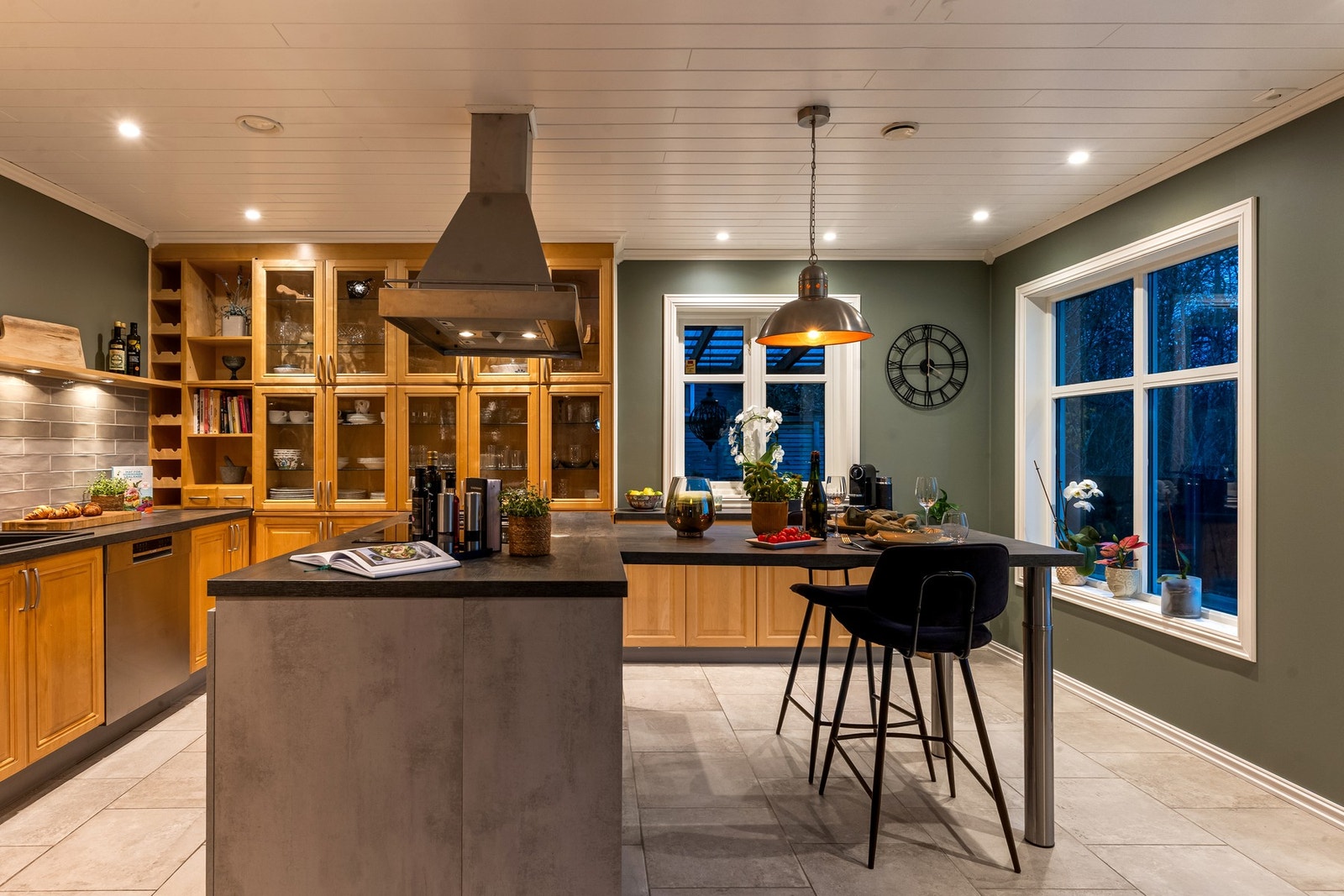 Praktisk bar-løsning for familien som liker å lage mat sammen. Galleribilde