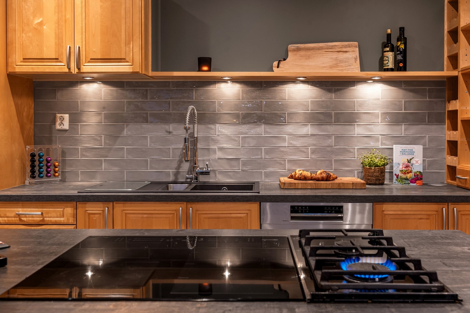 Integrerte hvitevarer på kjøkken medfølger salget. Galleribilde