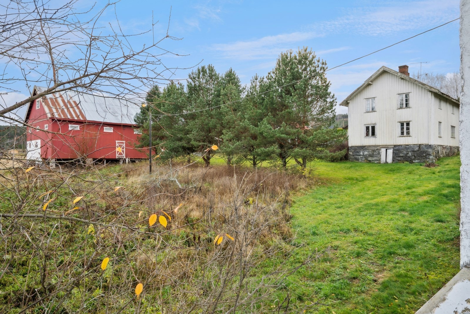 Låve og våningshus. Galleribilde