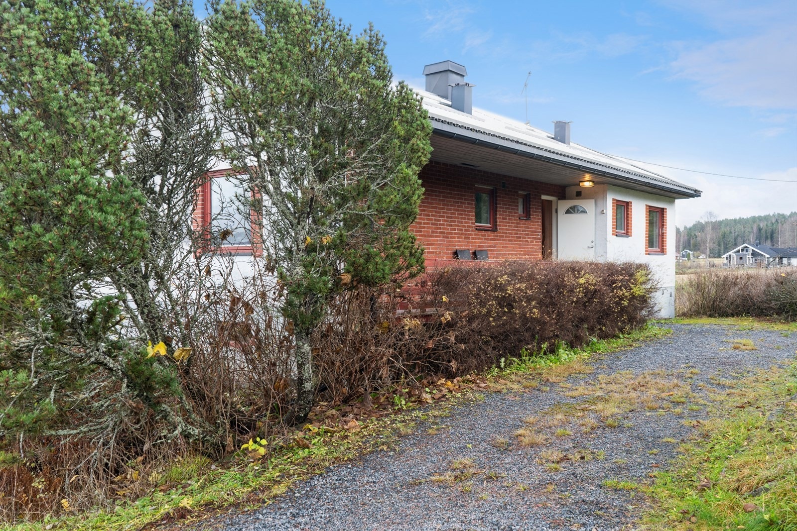 Liten frokostterrasse i forbindelse med inngangsparti. Galleribilde