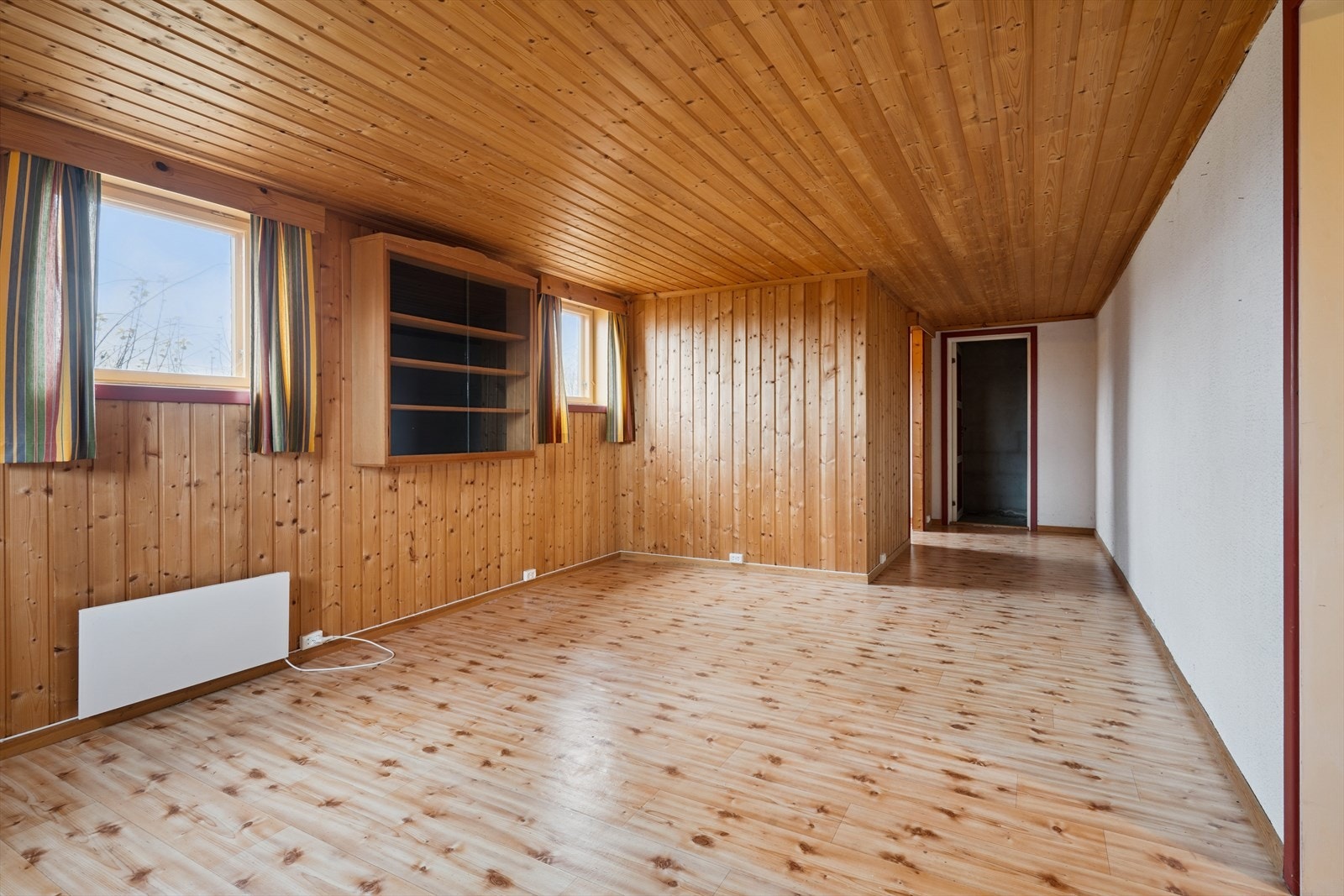 Kjellerstue med gode innredningsmuligheter. Galleribilde