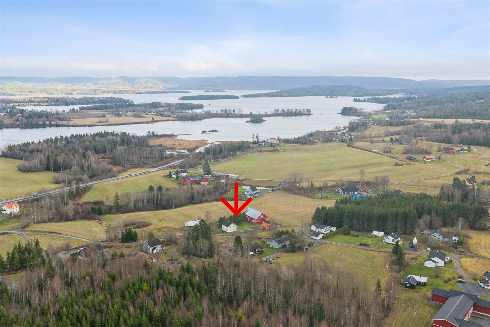 Landlige omgivelser med nærhet til Storsjøen. Galleribilde