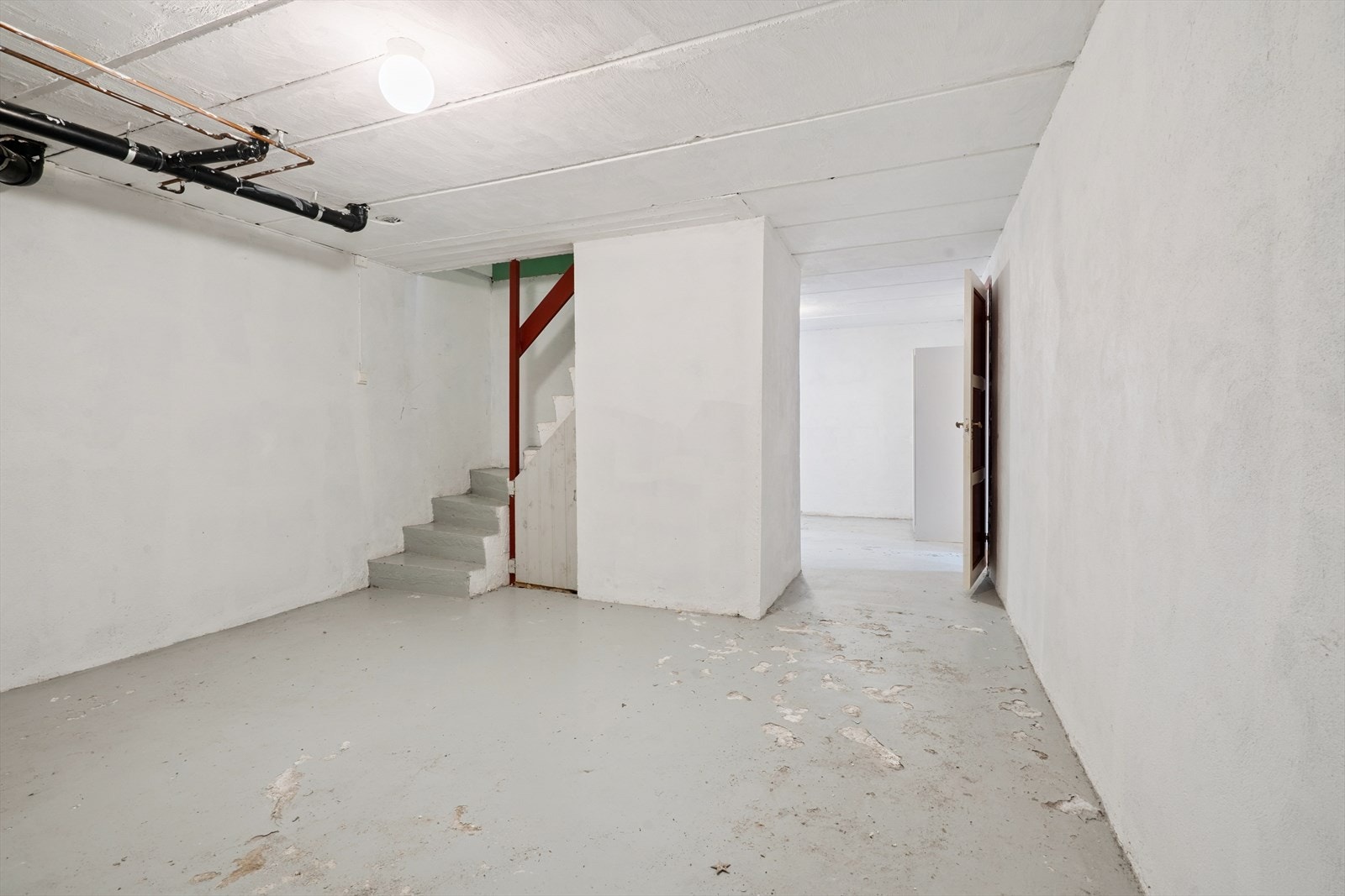 Gang kjeller. Galleribilde