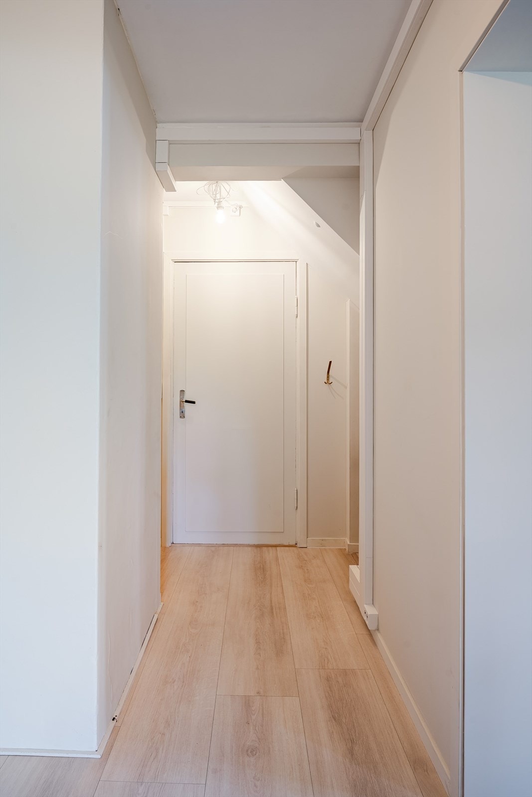 Lys gang mellom alle rommene. Galleribilde