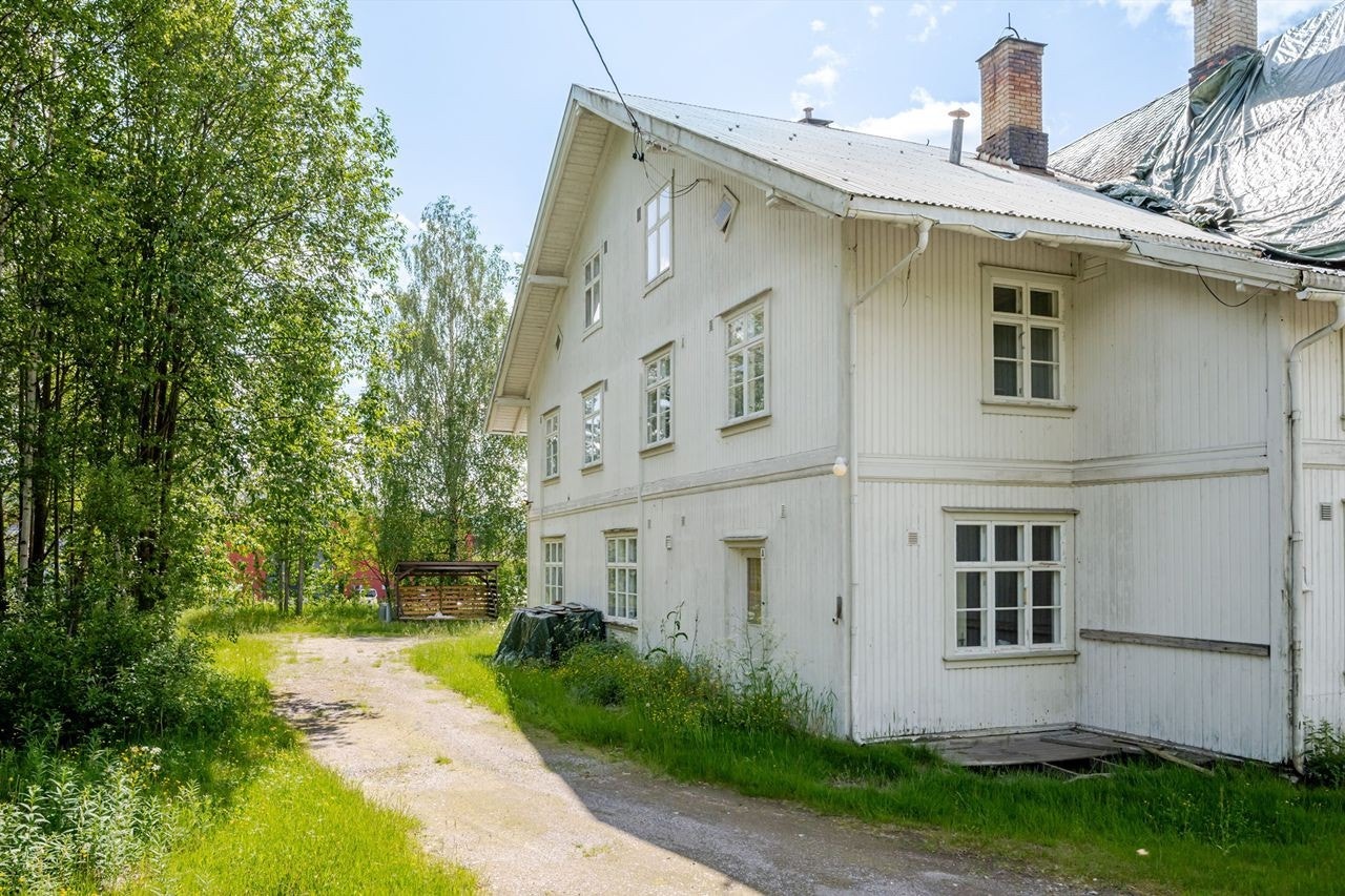 Boligen er inndelt i 4 separate leilighet, fordelt på 1. og 2. etasje. Galleribilde