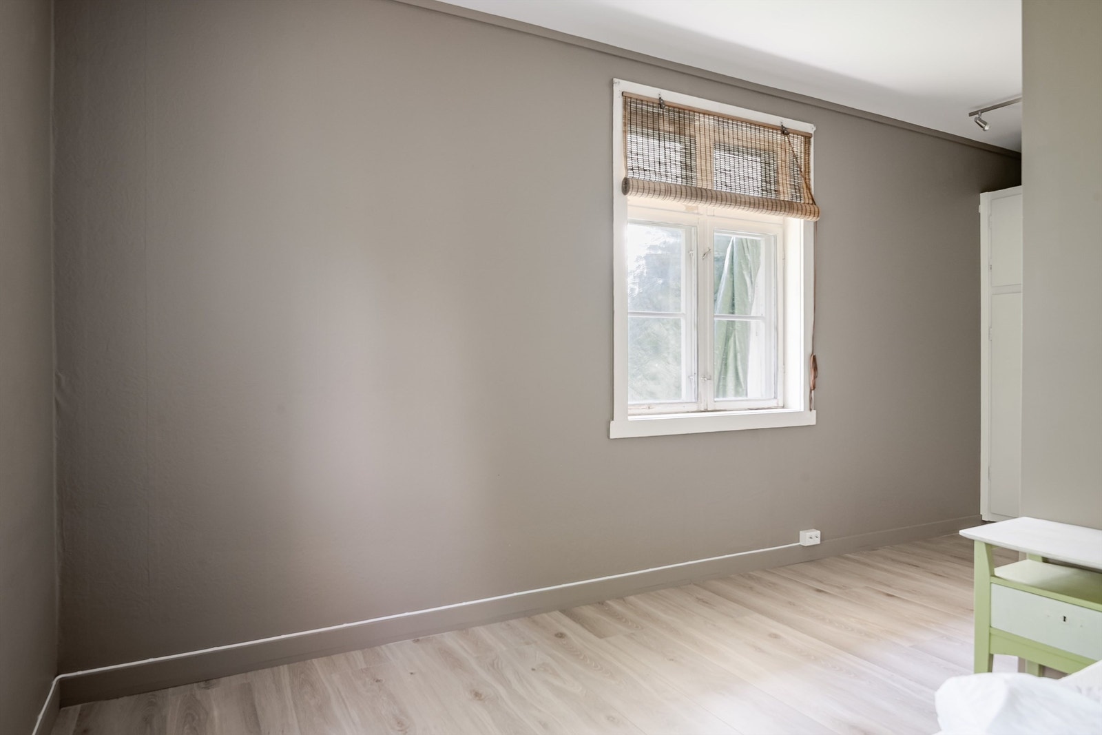 Nøytrale overflater gir et godt utgangspunkt for personlig innredning. Galleribilde