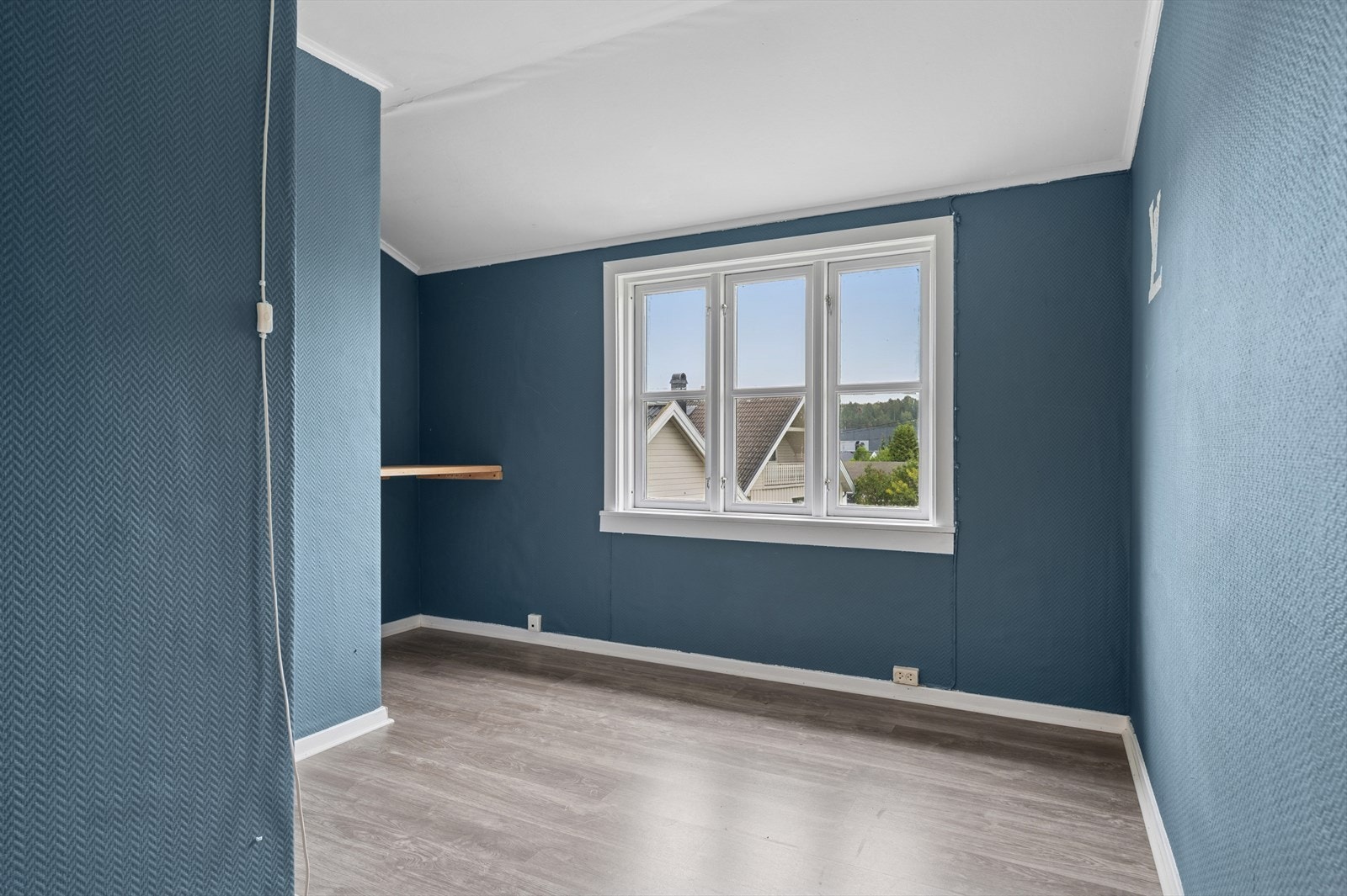 Soverom 4 malt i en dyp blå farge. Galleribilde