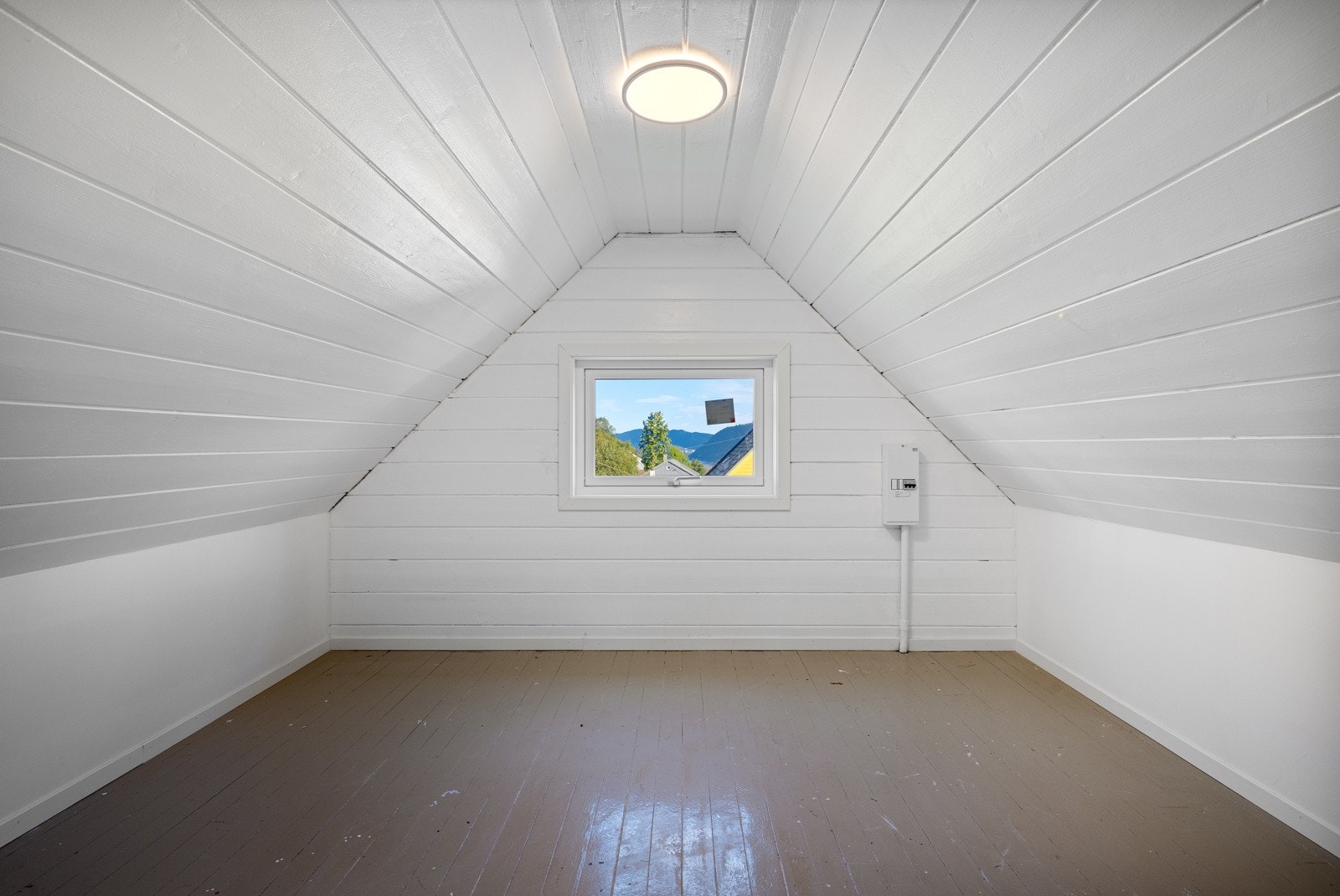 Loftet er av god størrelse Galleribilde