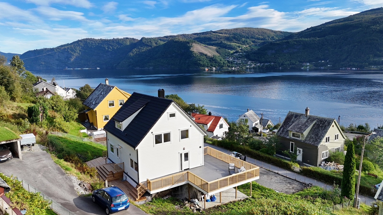 Eiendommen har fin beliggenhet i et rolig og familievennlig nabolag. Galleribilde