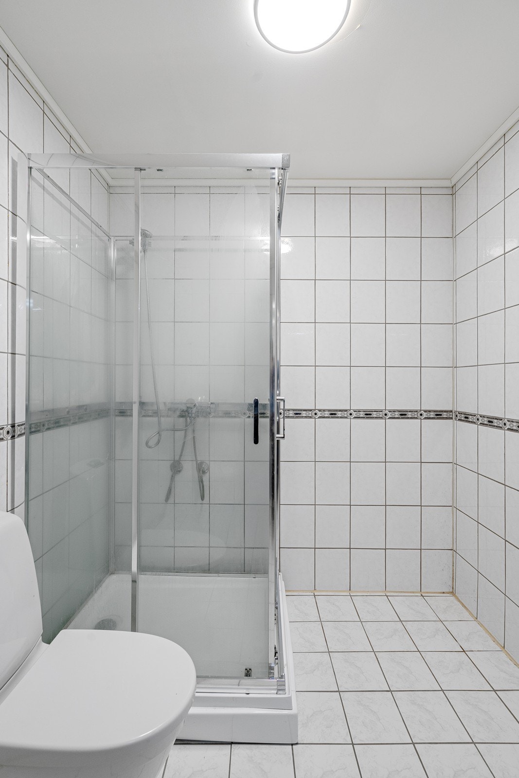 Bad med wc/vask/dusj Galleribilde