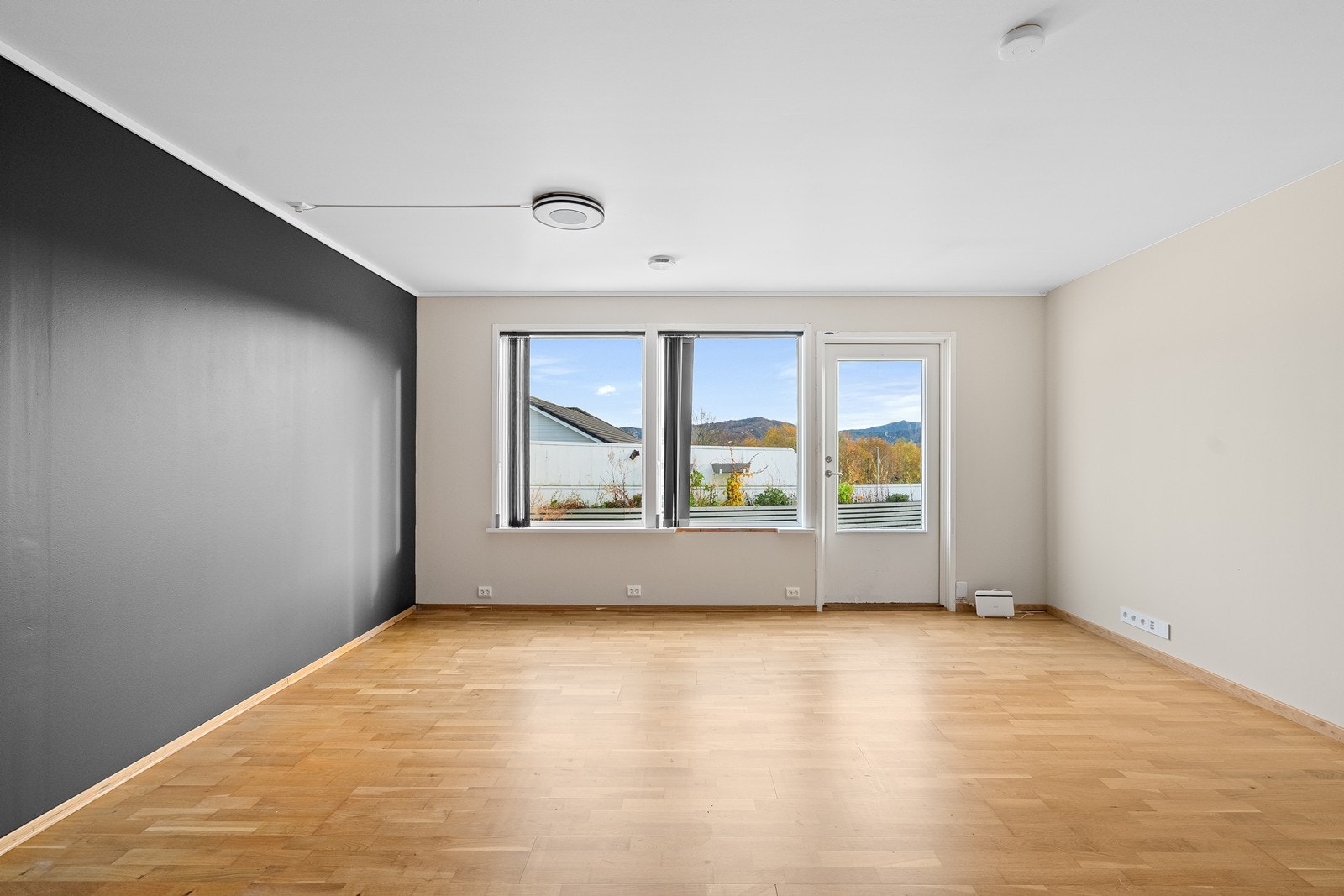 Stue med utgang til terrasse Galleribilde