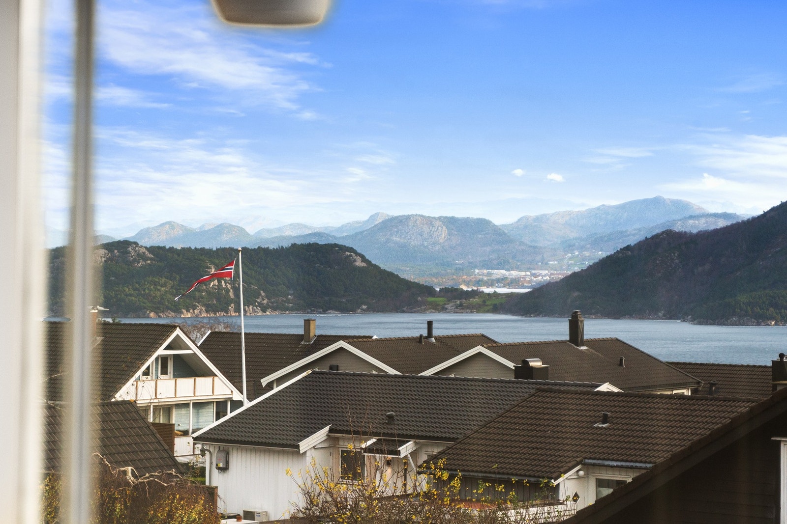 Utsikt fra stue. Galleribilde