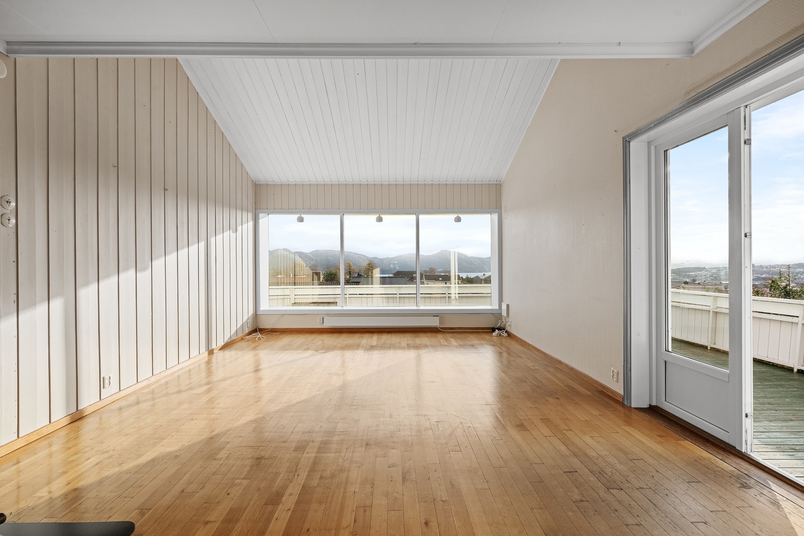 Utgang til terrasse fra stue. Galleribilde