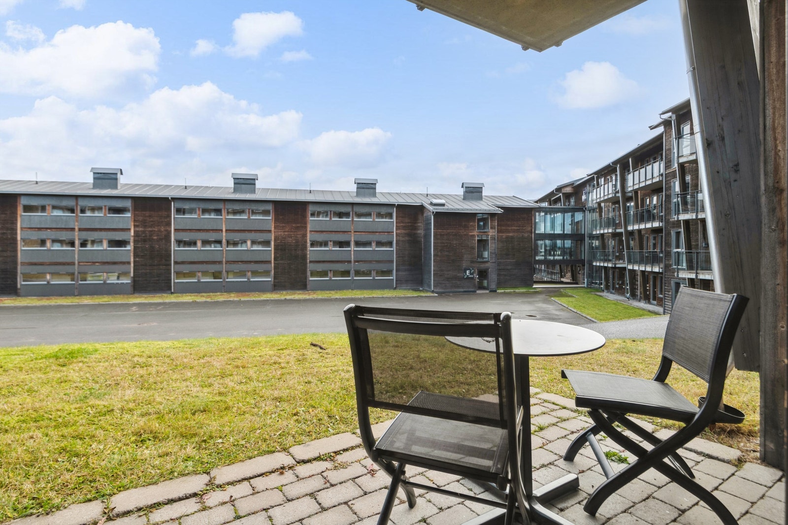 Her er det plass til en liten sittegruppe - nyt den deilige, friske fjelluften. Galleribilde