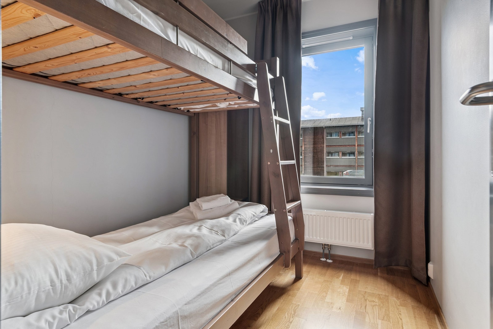 Det andre soverommet er arealeffektivt innredet med en køyeseng. Galleribilde