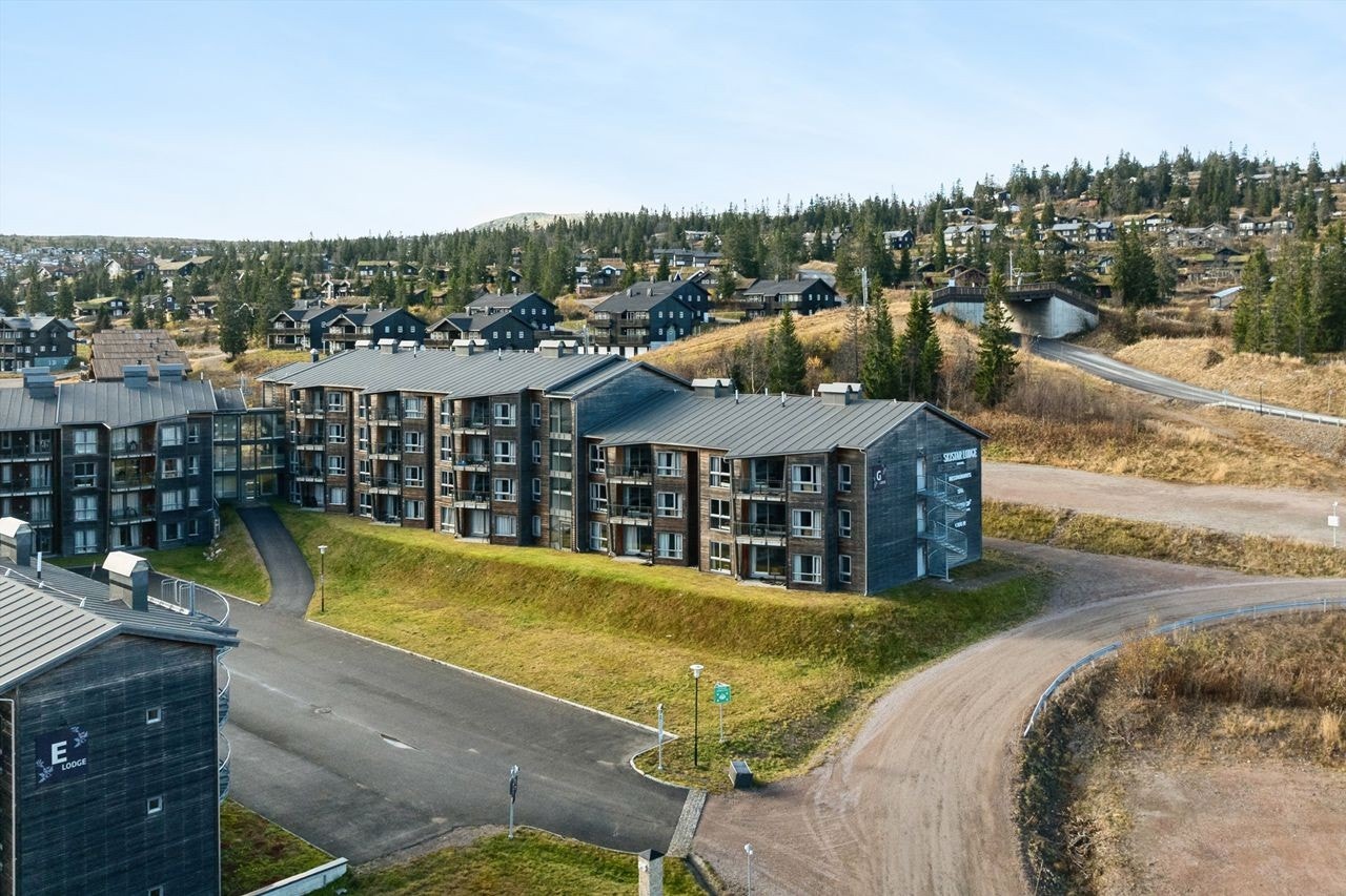 Leiligheten ligger i Fageråsen, et veletablert område på Trysilfjellet, kjent for sitt aktive miljø. Galleribilde