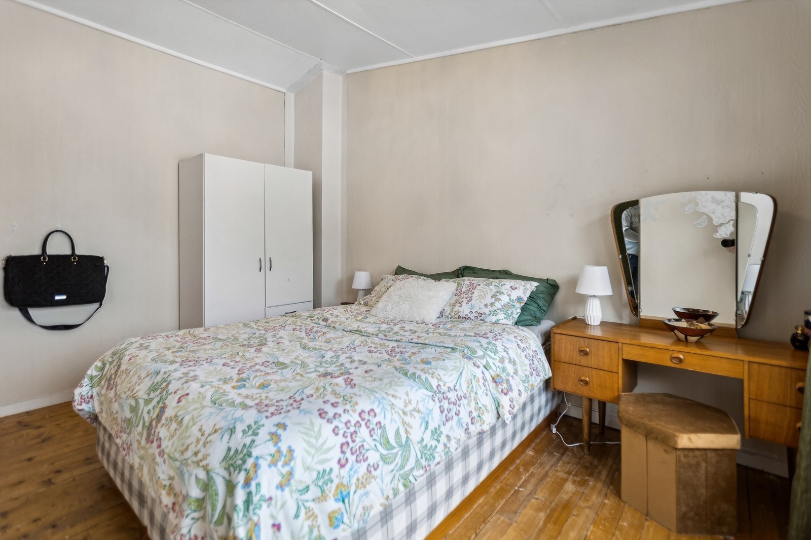 Boligen har tre soverom, som er samlet på samme plan i 2. etasje. Galleribilde