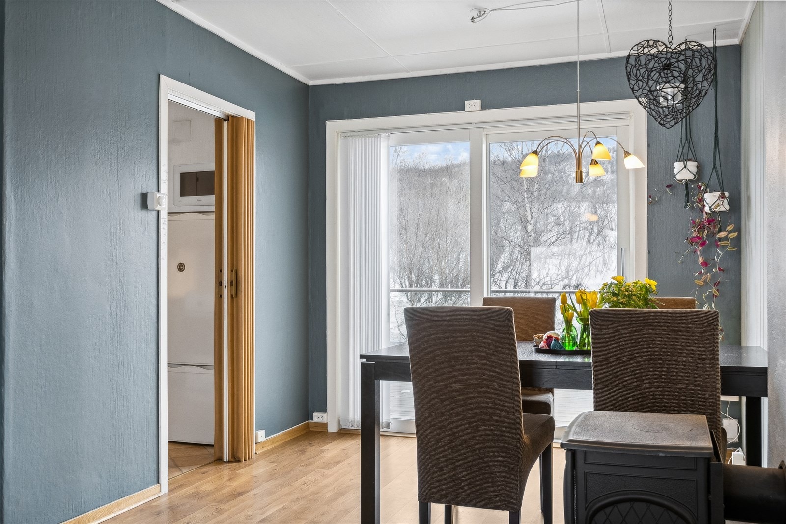 Herfra er det utgang til den nordvestvendte verandaen. Galleribilde