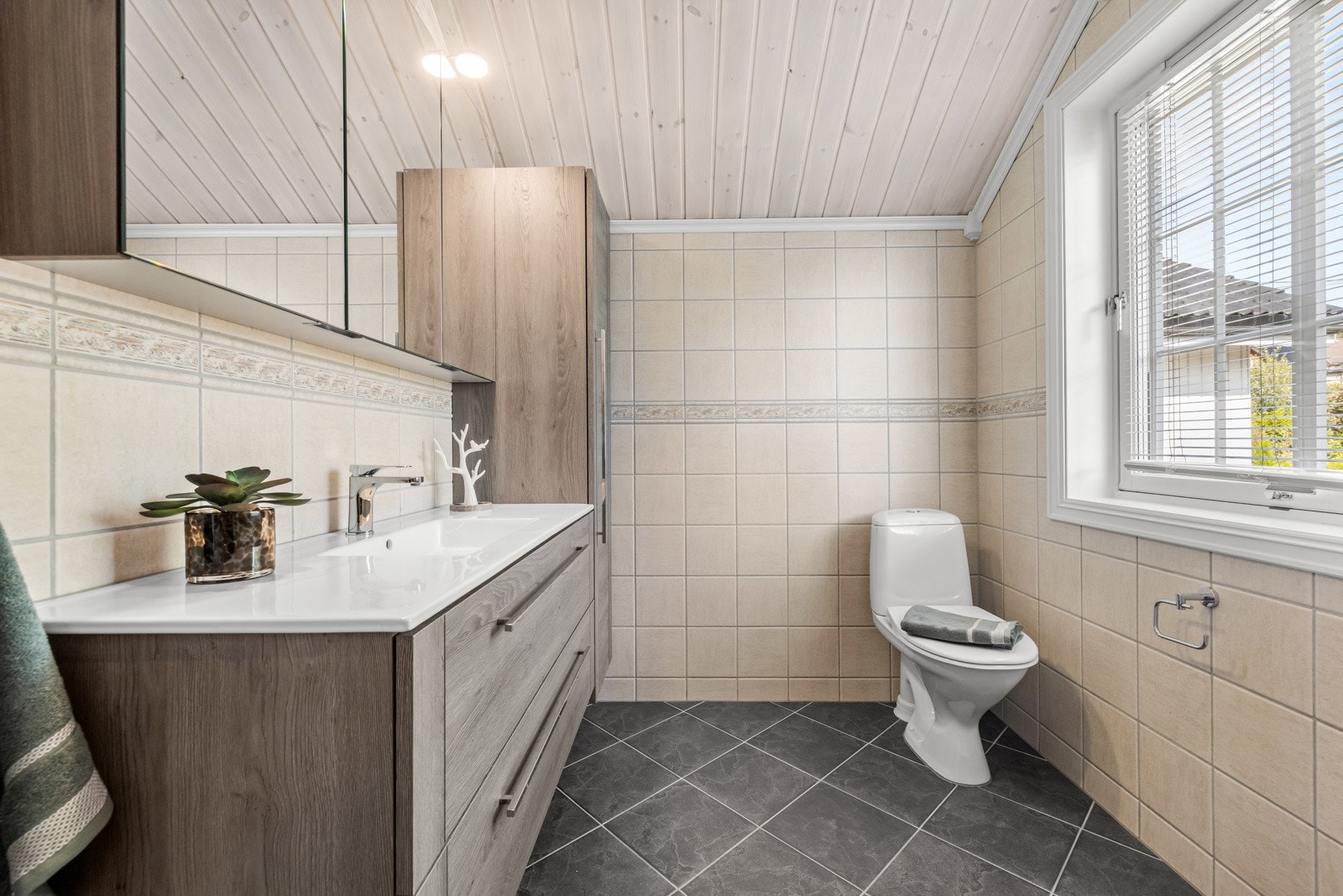 Pent baderom i 2. etasje fra ca. 2001. Galleribilde