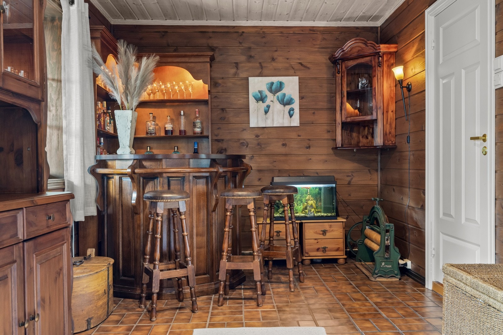 Baren er ikke fastmontert, men kan følge om ønskelig. Galleribilde