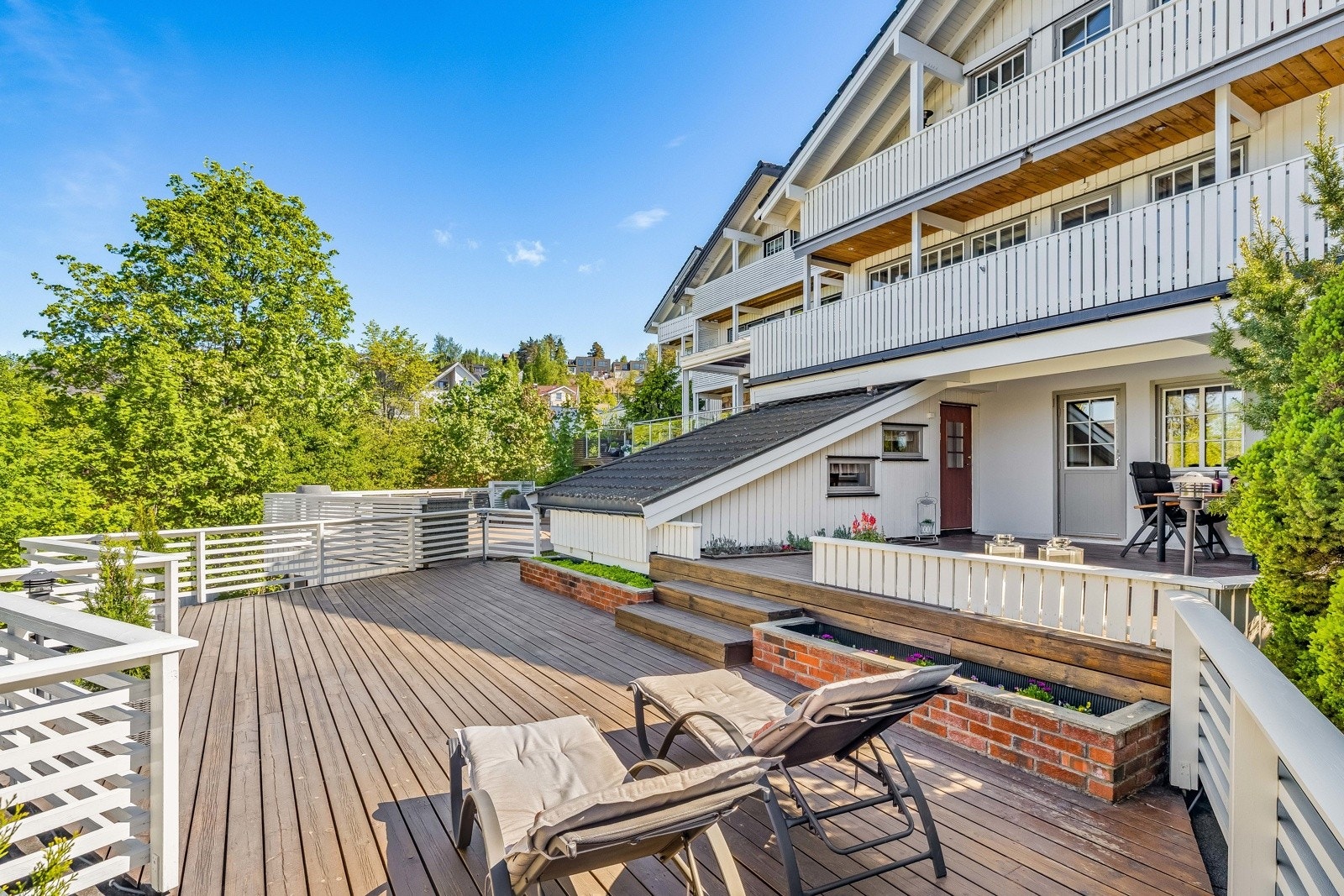 Totalt har eiendommen over 99 kvm terrasser og balkonger. Galleribilde