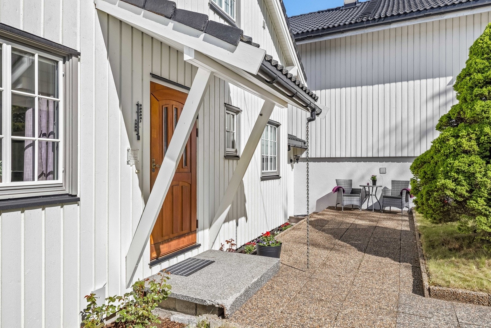 Koselig liten krok med morgensol. Galleribilde