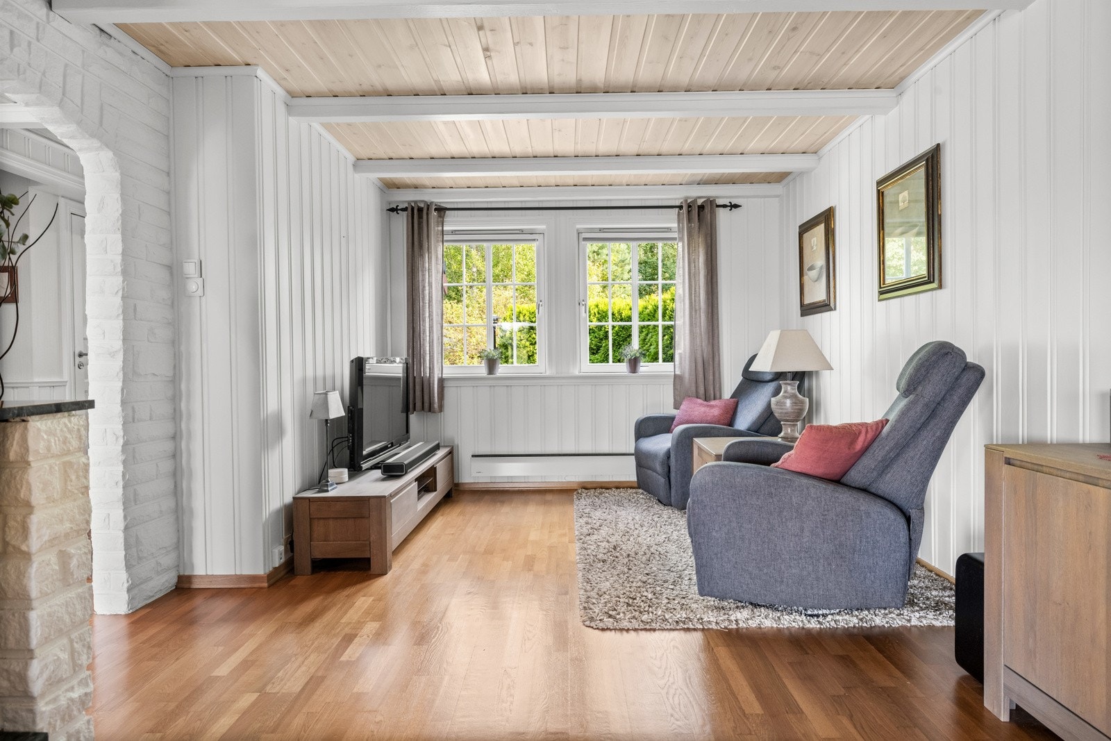 Gjennomgående med lysinnslipp fra to himmelretninger. Galleribilde