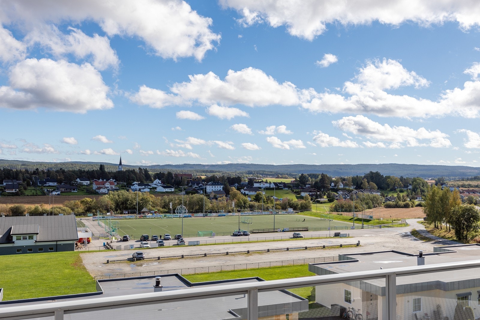 Utsyn fra balkongen mot Høland stadion. Galleribilde