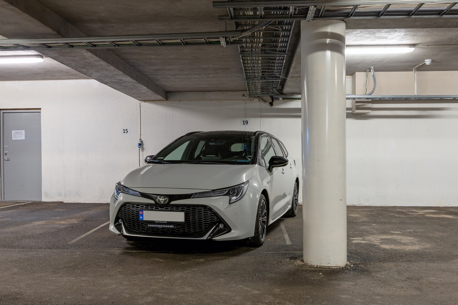 Det medfølger en garasjeplass i kjelleranlegg til leiligheten. Galleribilde