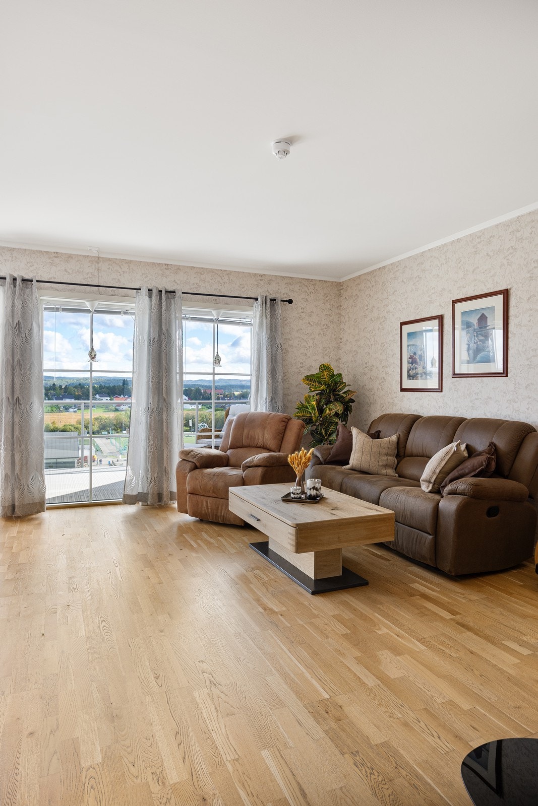 Stue med utgang til balkongen. Galleribilde