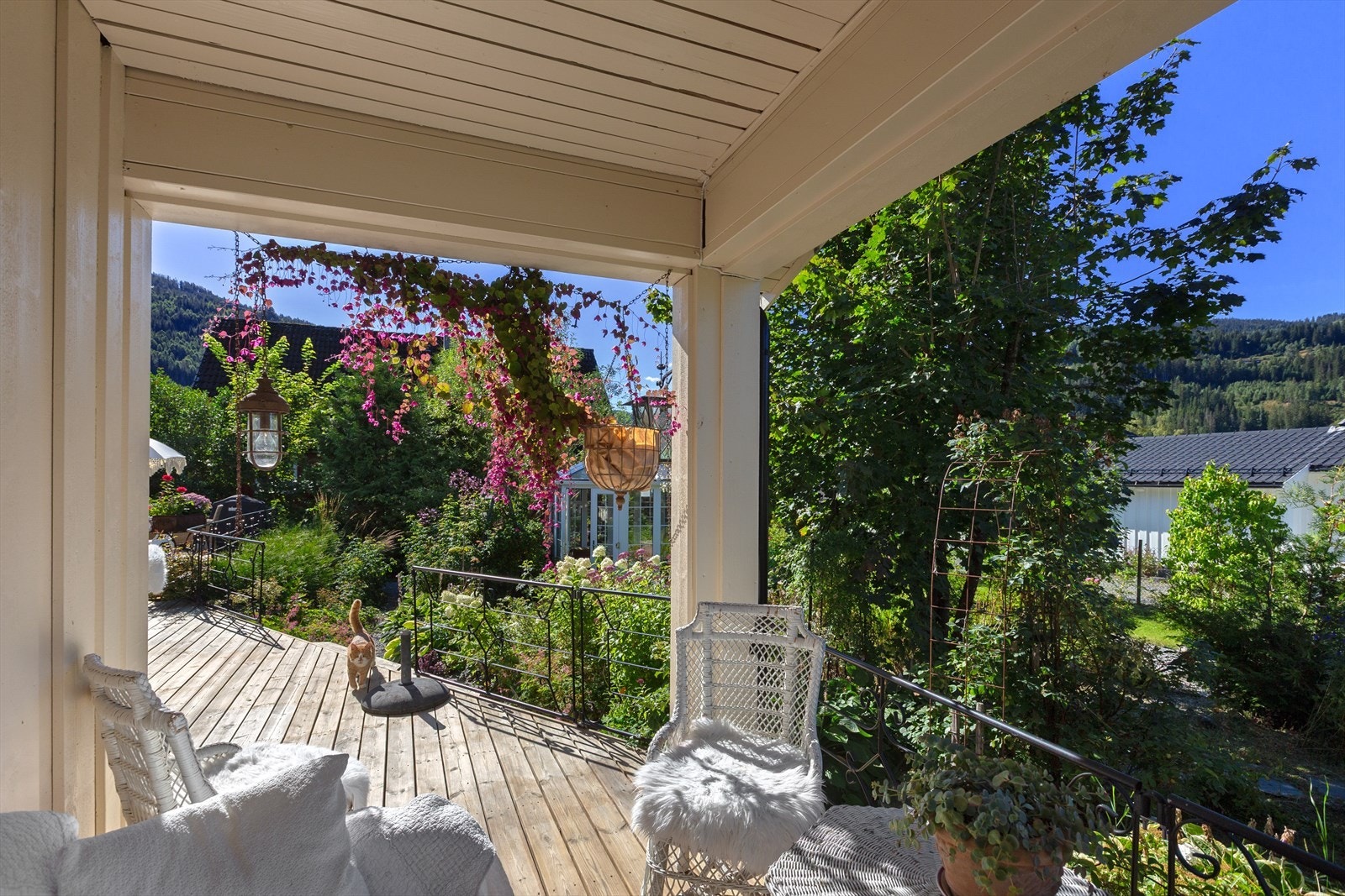 Her er det fint å bo for både store og små, og hyggelig uteområde for familiens firbente venn. Galleribilde