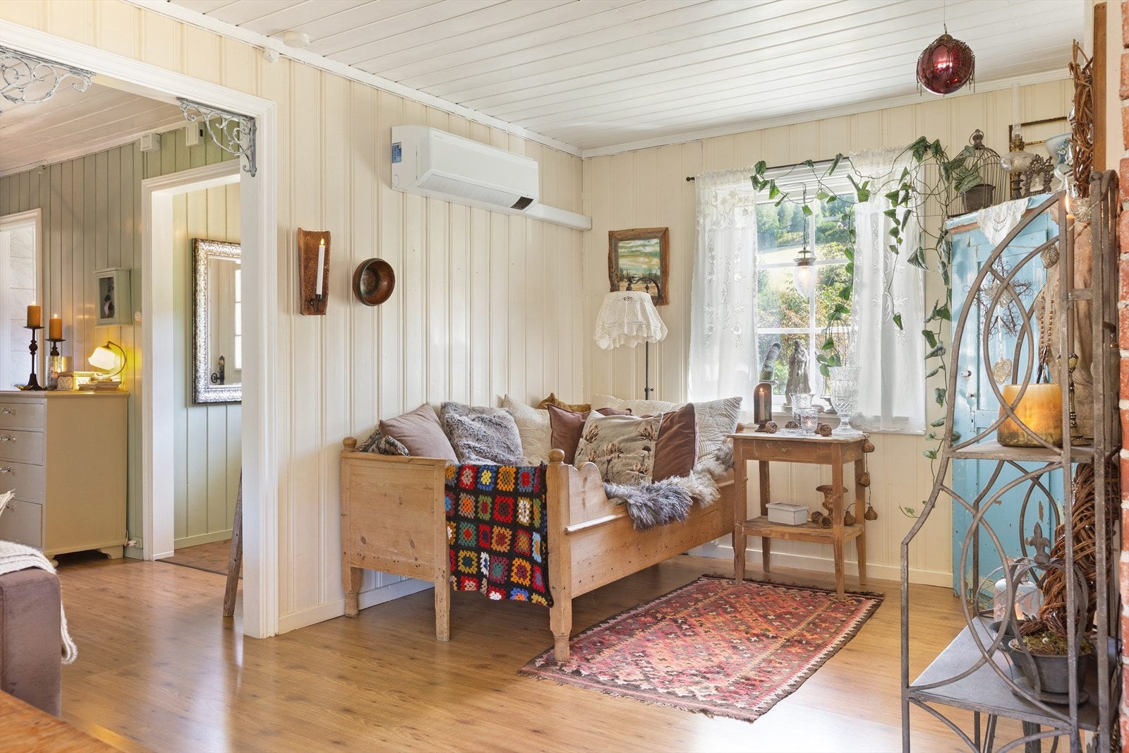 I rommet er det også montert varmepumpe for lun og jevn varme. Galleribilde