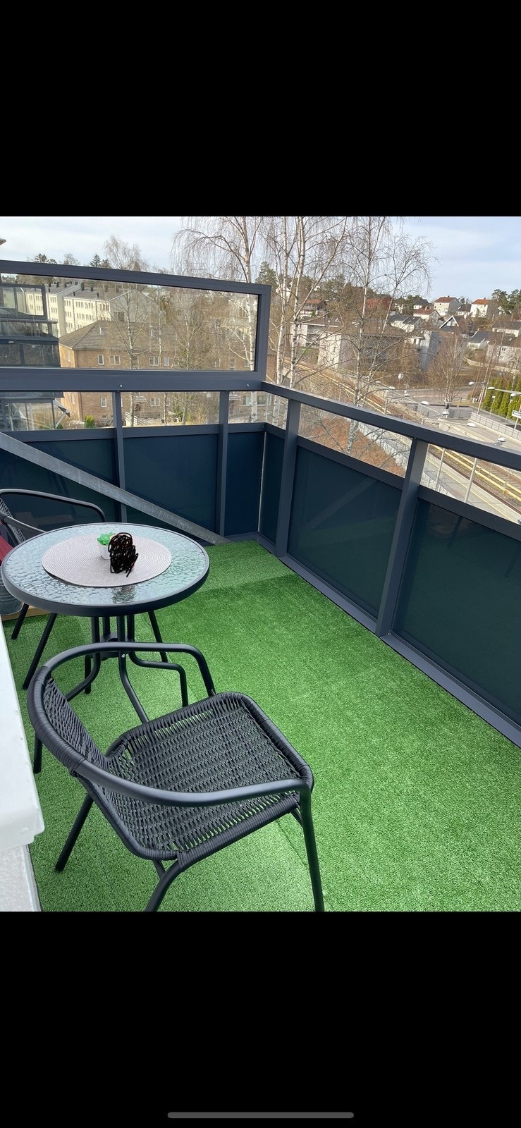 Stuen fører ut til balkong. Galleribilde