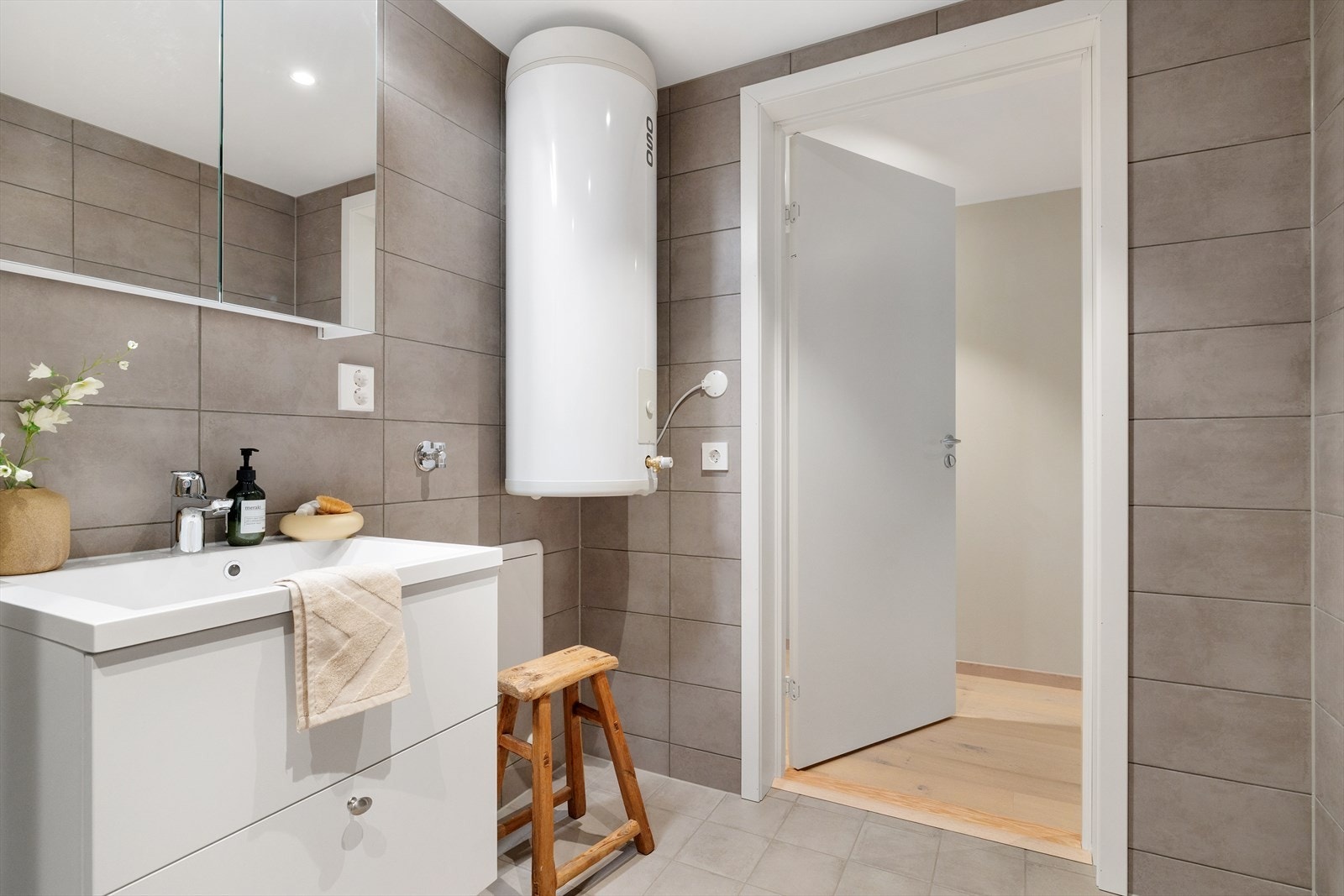 Plass til vaskemaskin på baderom Galleribilde