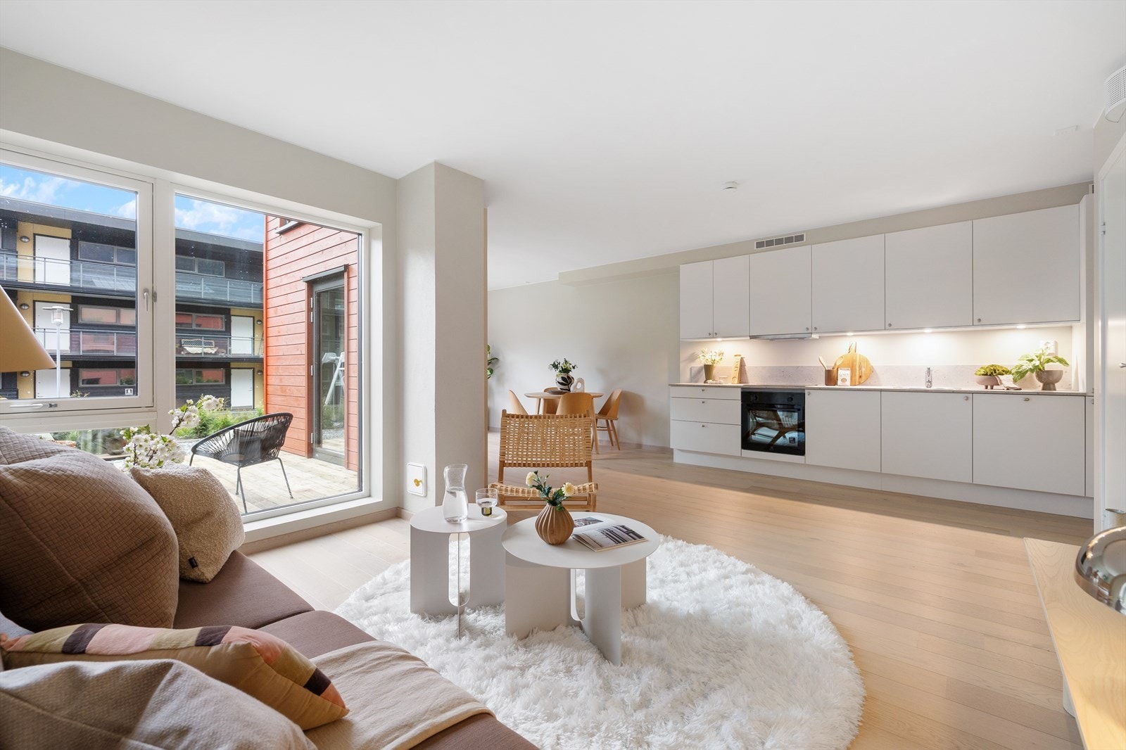 Stor og trivelig stue med god plass til sofagruppe Galleribilde