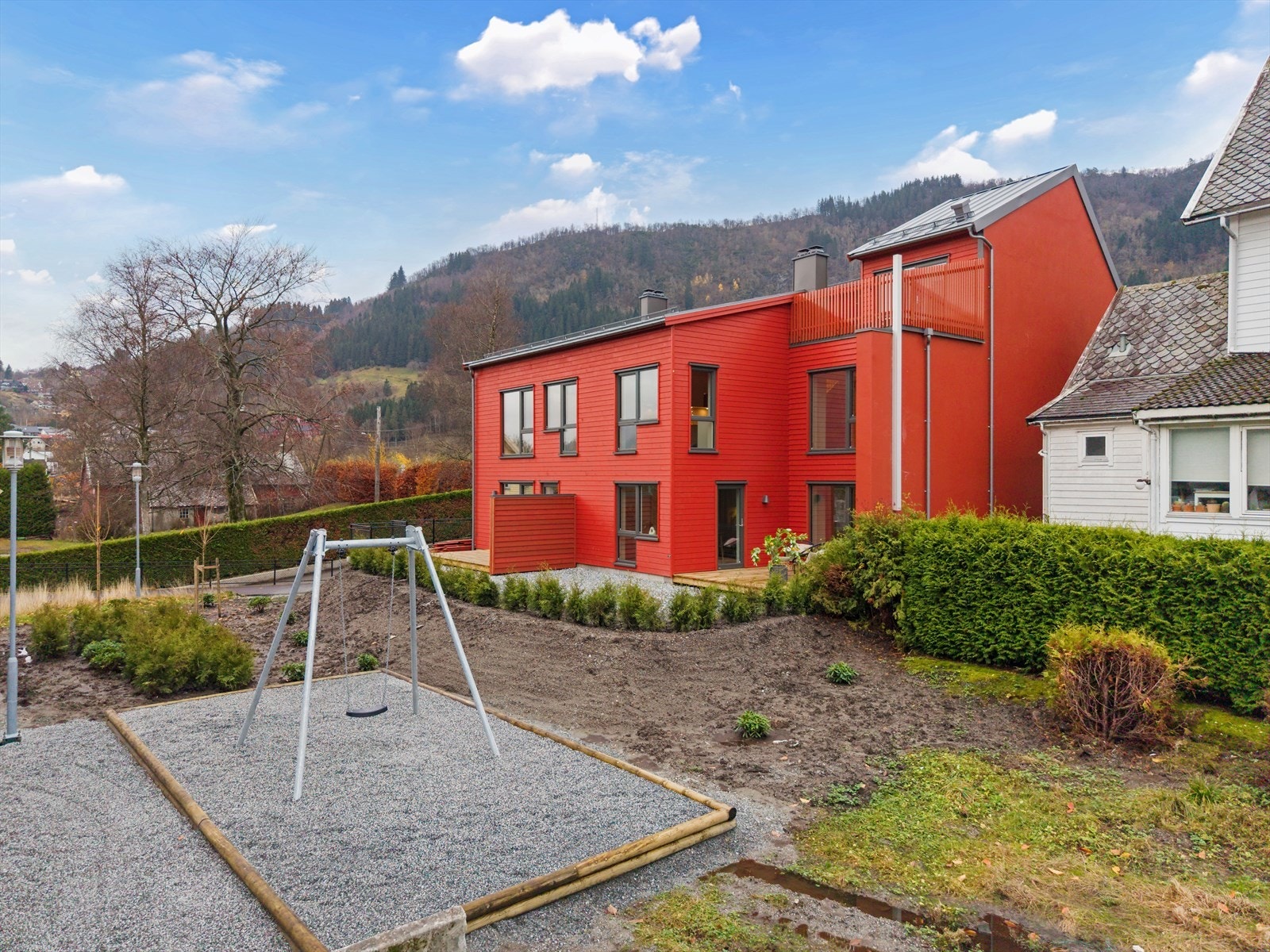 Boligen har en attraktiv beliggenhet i Ådnavegen med kort vei til det meste! Galleribilde