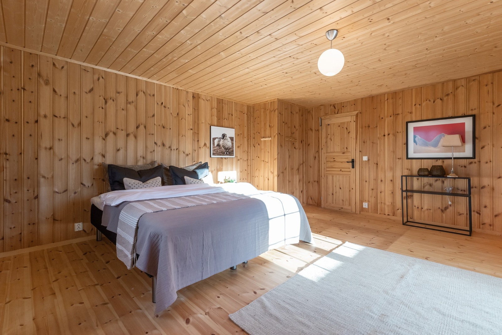 Det er også lagt inn trekkerør til Tv-installasjon på dette rommet Galleribilde