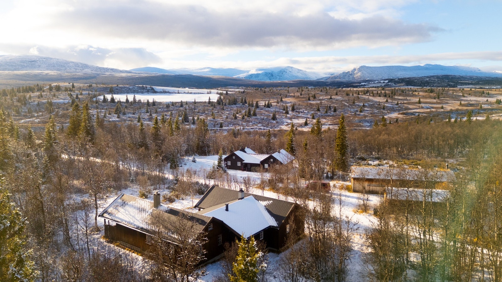 Kort avstand til Vasetsenteret, restaurant, Intersport og Vaset Skiheiser/alpinanlegg Galleribilde