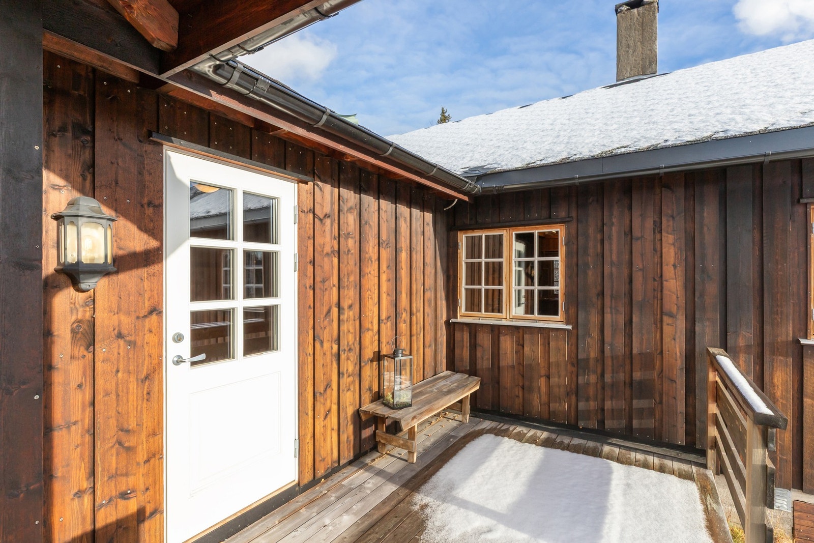 Plass til en mindre sittegruppe ved inngangsparti Galleribilde