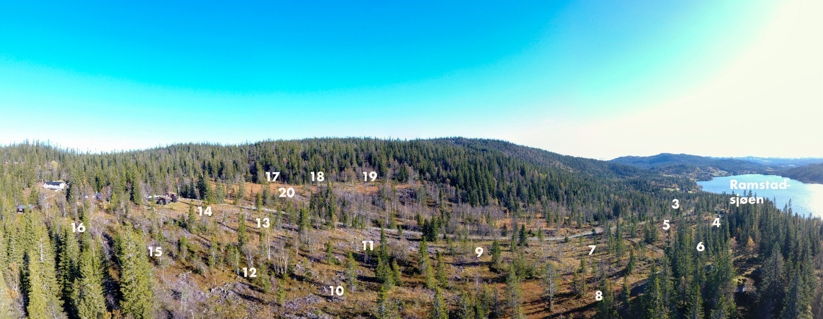 Her ser vi mot øst mot øvre del av Slette hyttefelt til venstre og nedre til høyre. Tomtene er sørvendte med god utsikt Galleribilde