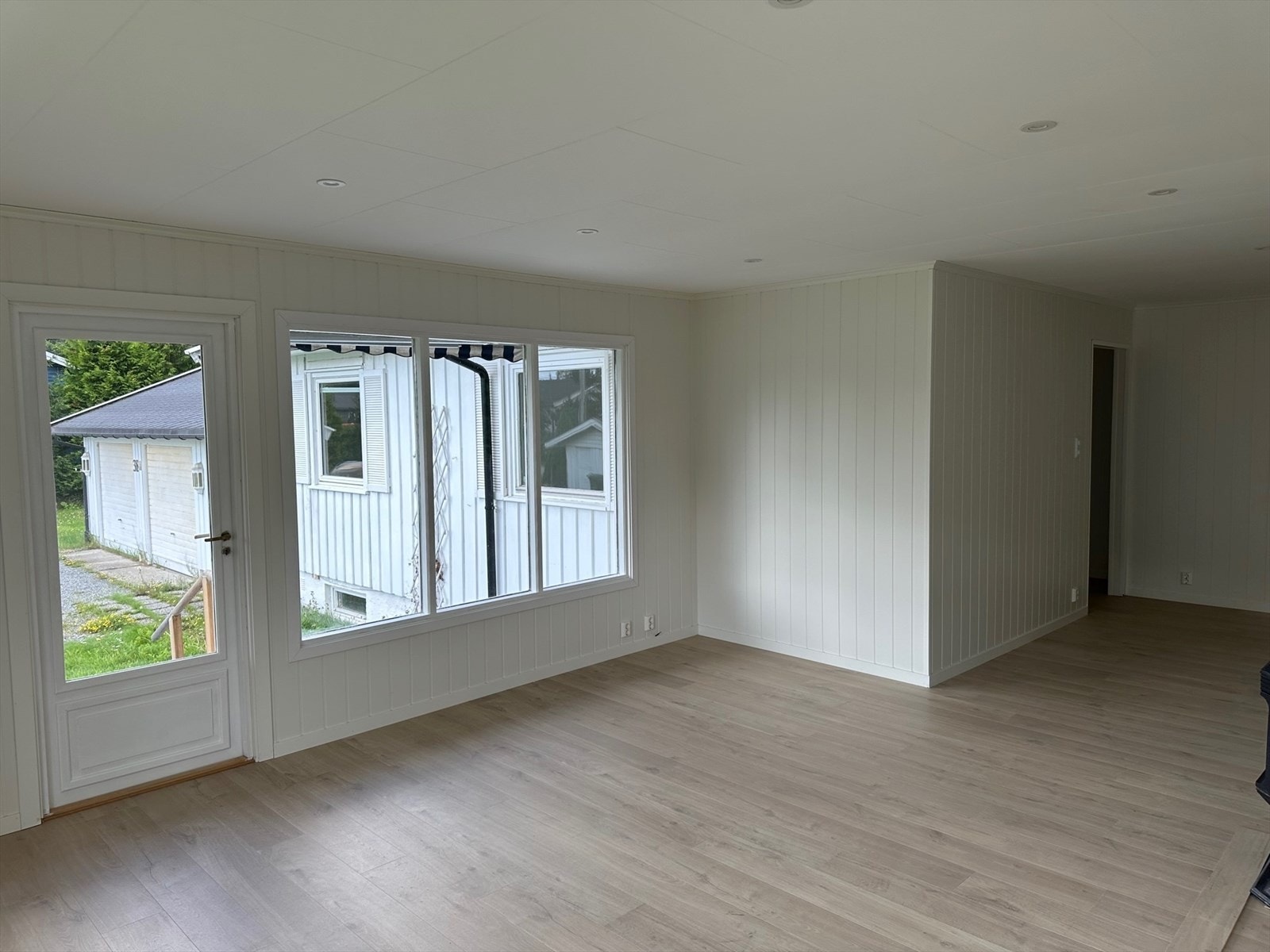 Stuen har utgang til solrik terrasse. Galleribilde