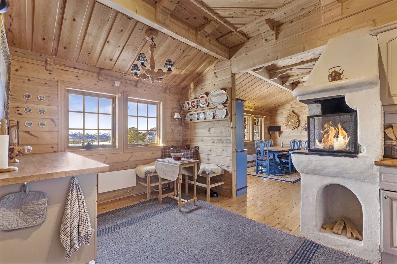 Deler av kjøkkenet har ny innredning med integrert stekeovn Galleribilde