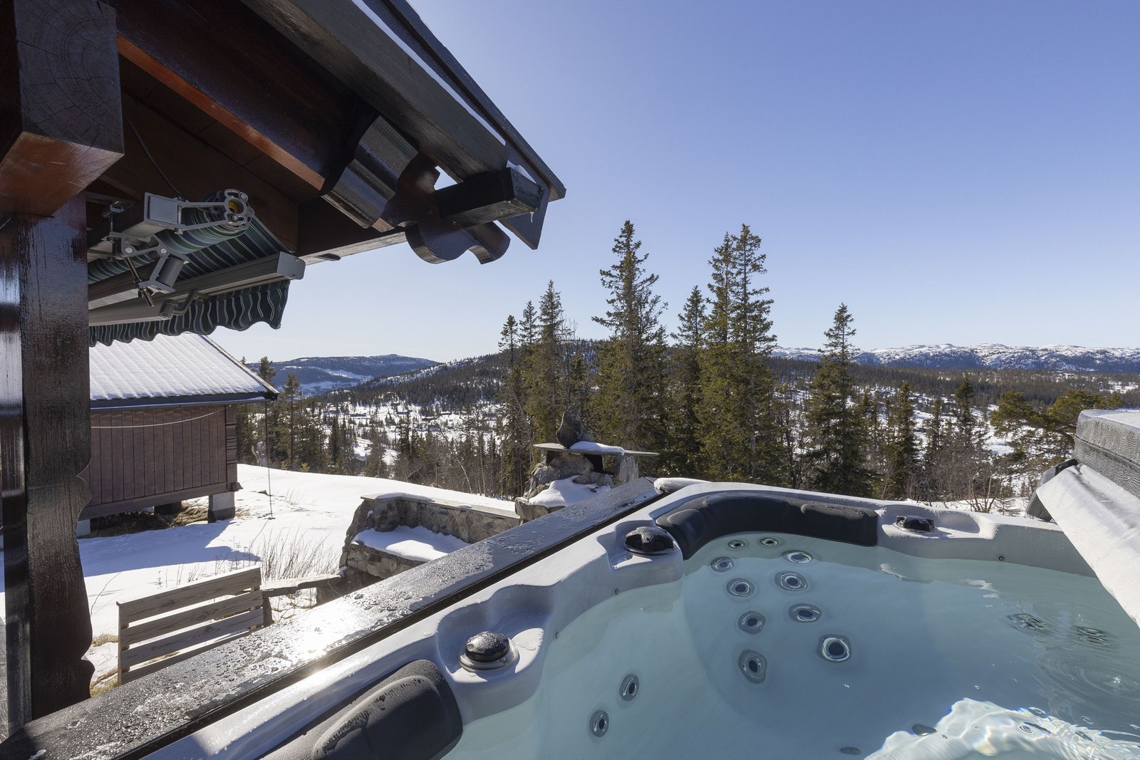 Det er blitt installert jacuzzi - godt for kropp og sjel Galleribilde